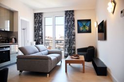 Central and Comfortable 3 Bedrooms 3 minutes from Palais